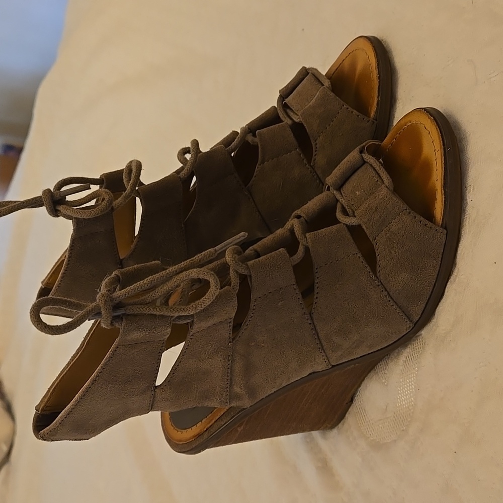 Melrose And Market Strappy wedge sandles  6